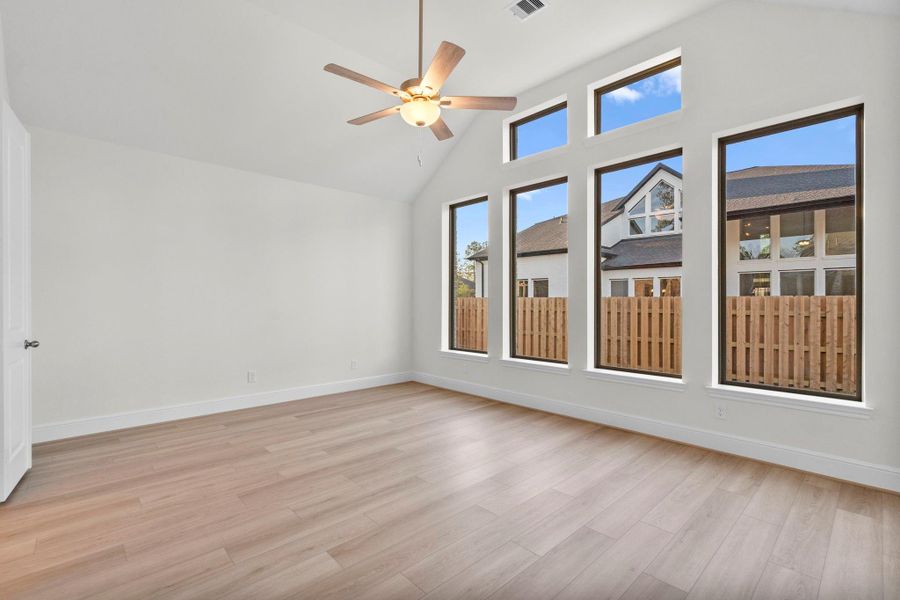 Spacious, unfurnished interior of a new home in Colton, Montgomery (Image 26).