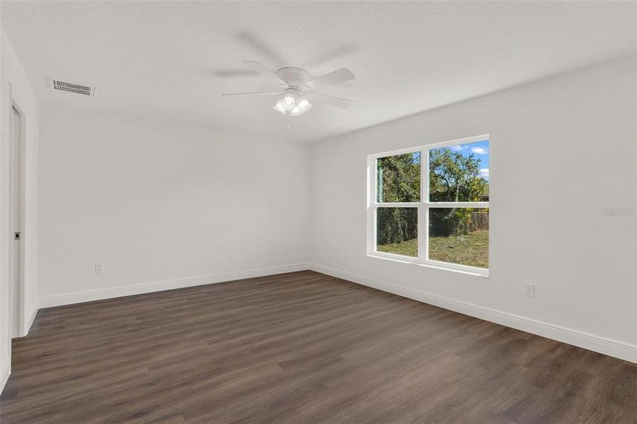 Spacious, unfurnished interior of a new home in , Leesburg (Image 40).