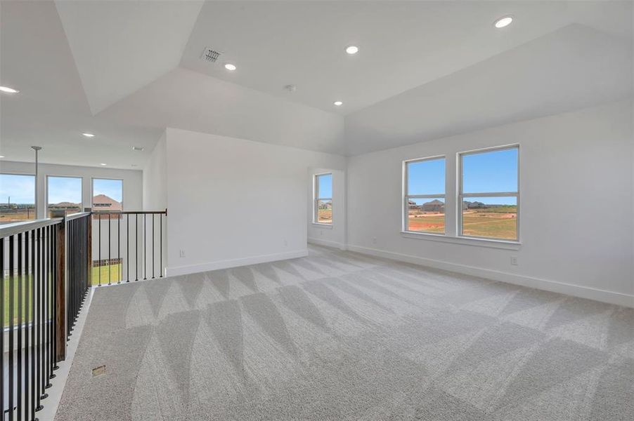 Spacious, unfurnished interior of a new home in Chaparral Park, Oak Point (Image 37).