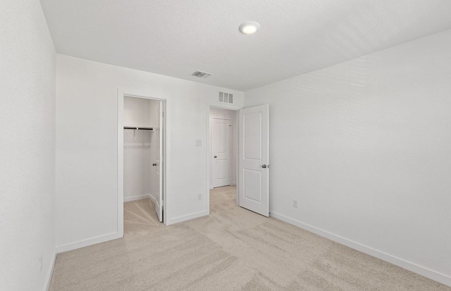 Spacious, unfurnished interior of a new home in Sonterra, Jarrell (Image 15).