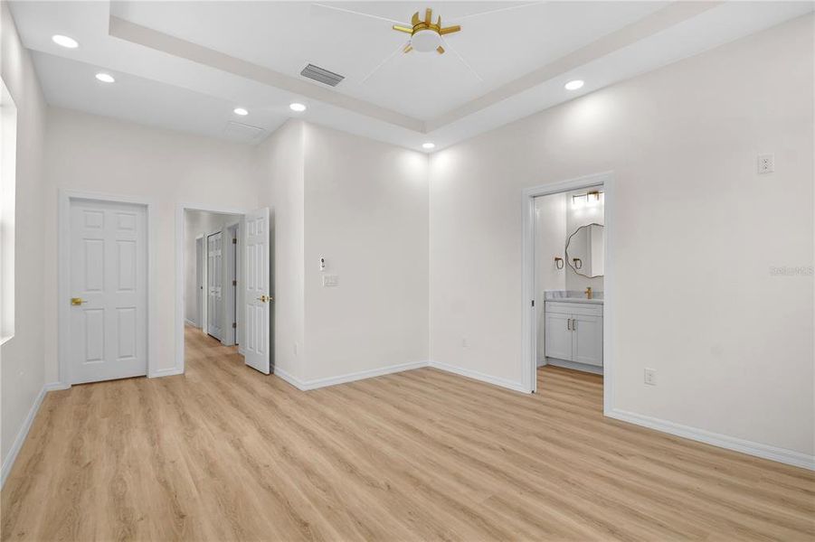 Spacious, unfurnished interior of a new home in , St. Petersburg (Image 54).