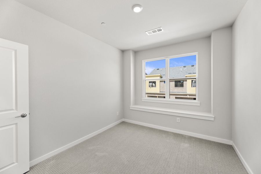 Spacious, unfurnished interior of a new home in Ten Mile Creek, Celina (Image 21).