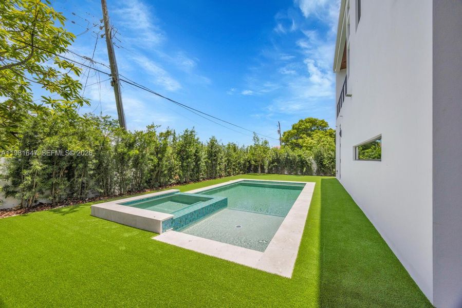 Exterior details and patio area of a home in , Miami (Image 47).