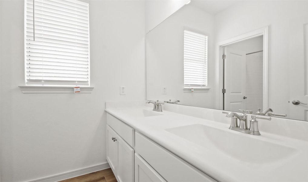 Hall bath (*Photo not of actual home and used for illustration purposes only.) Hall bath (*Photo not of actual home and used for illustration purposes only.)