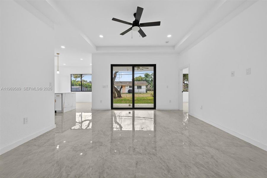 Spacious, unfurnished interior of a new home in , Fort Lauderdale (Image 12).