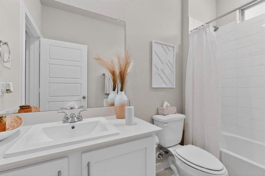 Furnished interior view inside a new home in Oakmont Park, Red Oak (Image 14).