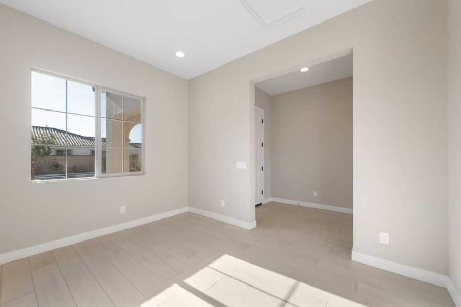 Spacious, unfurnished interior of a new home in Legado West, Queen Creek (Image 19).