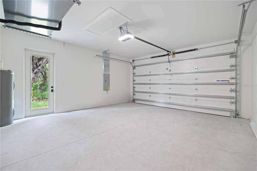 Spacious, unfurnished interior of a new home in , Port Charlotte (Image 33).