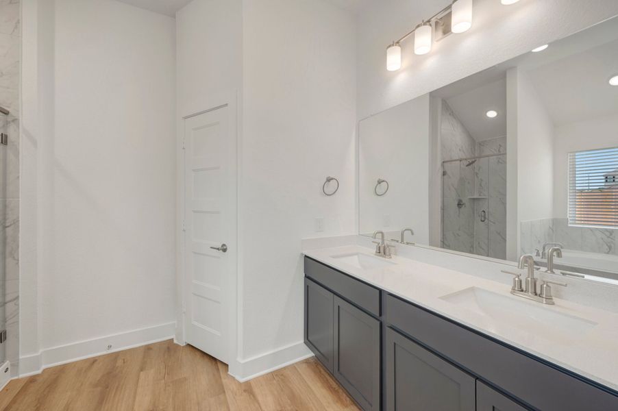 Owner's Bathroom Owner's Bathroom