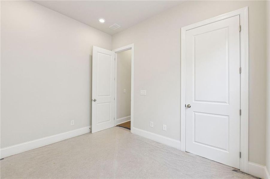 Spacious, unfurnished interior of a new home in Aberdeen, Hoschton (Image 34).