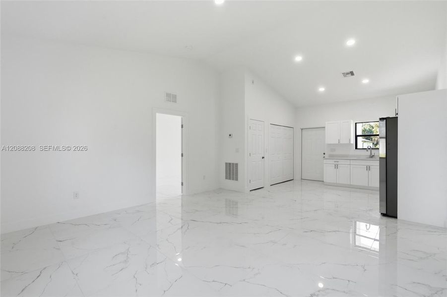Spacious, unfurnished interior of a new home in , Labelle (Image 11).