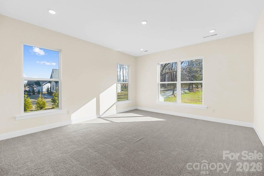 Spacious, unfurnished interior of a new home in Lancaster Hwy, Waxhaw (Image 23).