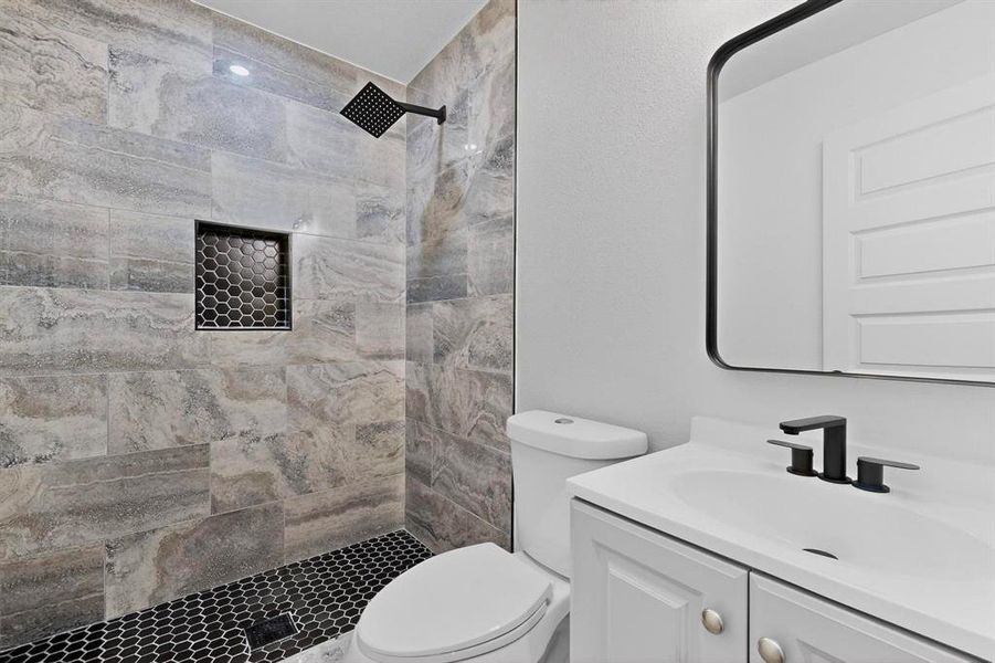 Furnished interior view inside a new home in , Seagoville (Image 14).