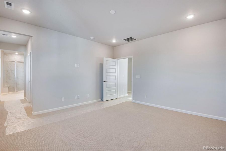 Spacious, unfurnished interior of a new home in Prelude at Sterling Ranch, Littleton (Image 31).