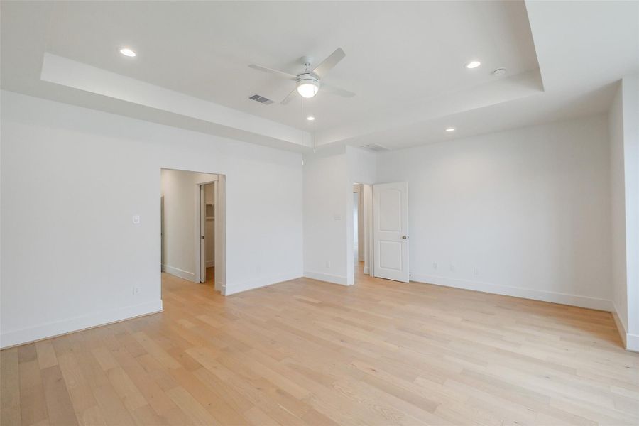 Spacious, unfurnished interior of a new home in Timbergrove Trails, Houston (Image 39).