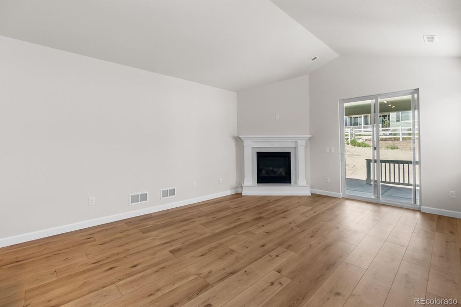 Spacious, unfurnished interior of a new home in Rhyolite Ranch, Castle Rock (Image 40).