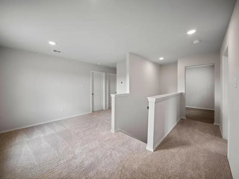 Spacious, unfurnished interior of a new home in Stoney Ridge, Hudson (Image 12).