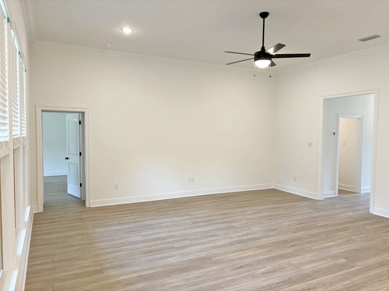 Spacious, unfurnished interior of a new home in Young Oaks, Crestview (Image 12).