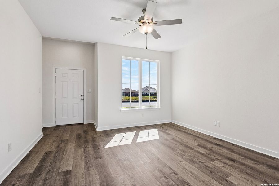 Spacious, unfurnished interior of a new home in Arroyo Ranch, Seguin (Image 29).