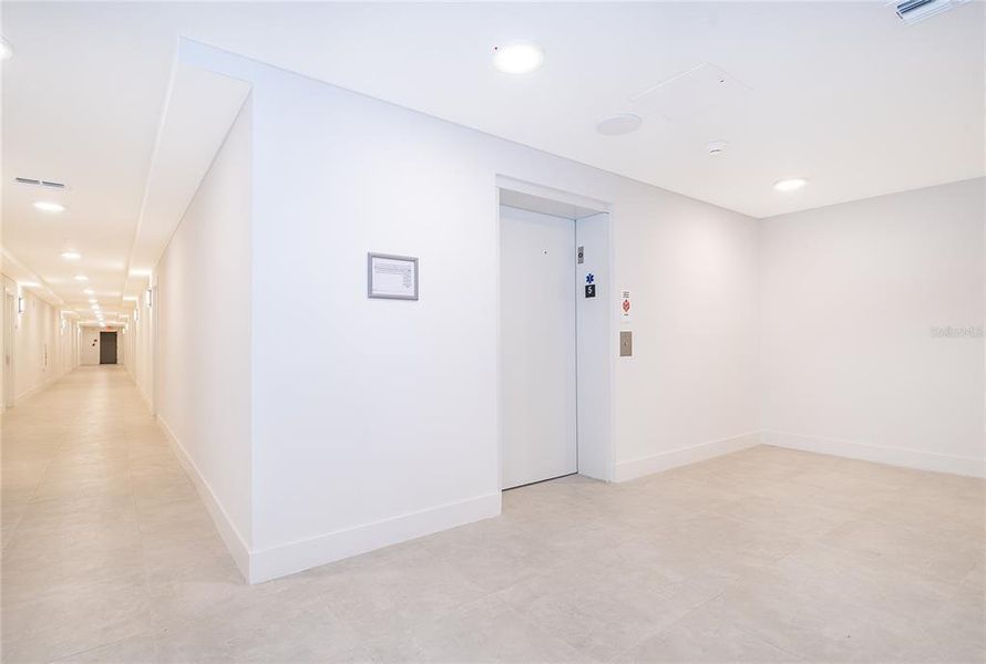 Spacious, unfurnished interior of a new home in , Orlando (Image 33).