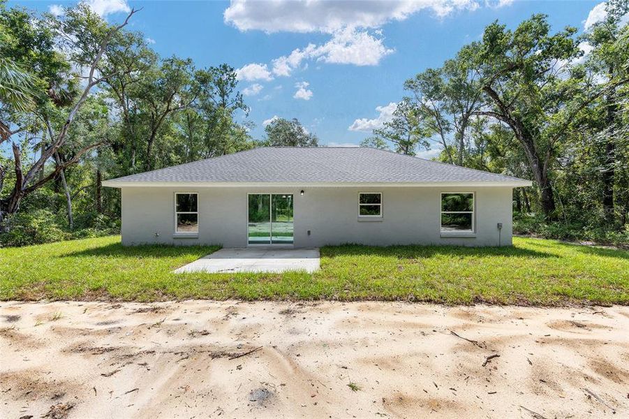 Exterior details and patio area of a home in , Ocklawaha (Image 3).