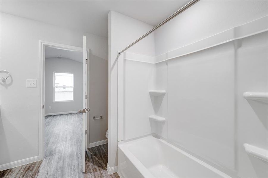 Spacious, unfurnished interior of a new home in Park Central, Mineola (Image 23).