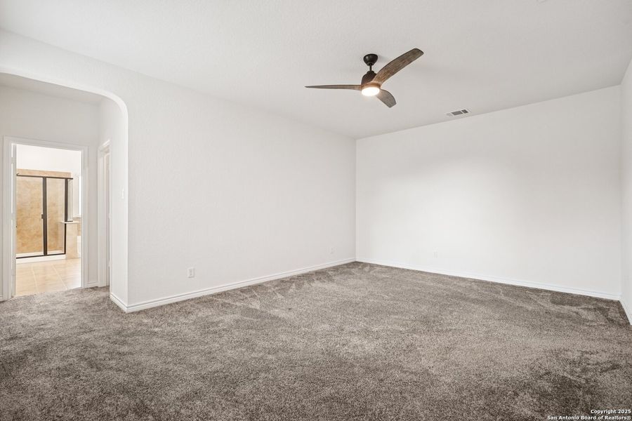 Spacious, unfurnished interior of a new home in Canyon Crest, San Antonio (Image 37). Spacious, unfurnished interior of a new home in Canyon Crest, San Antonio (Image 37).