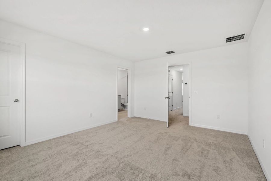 Spacious, unfurnished interior of a new home in Catamaran Cove, Rockledge (Image 26).