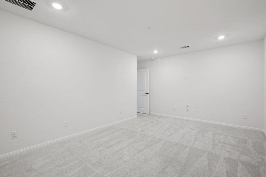 Spacious, unfurnished interior of a new home in , Kyle (Image 23).