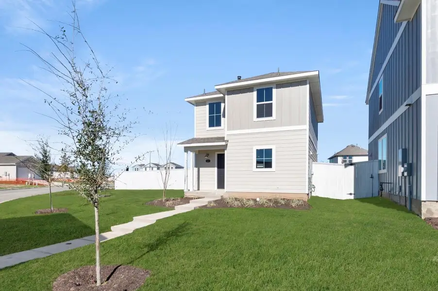 Exterior details and patio area of a home in Harvest Ridge, Elgin (Image 3).