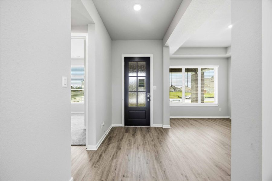 Spacious, unfurnished interior of a new home in Canterra Creek  60', Rosharon (Image 38).