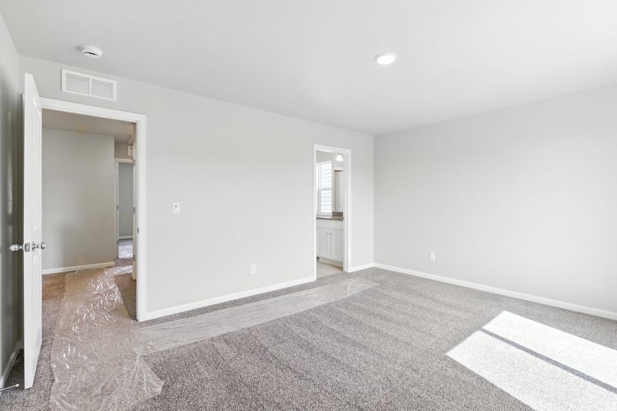 Spacious, unfurnished interior of a new home in Pintail Commons at Johnstown Village, Johnstown (Image 19).