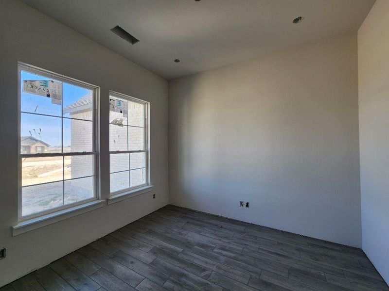 Spacious, unfurnished interior of a new home in Rocky Top, Krum (Image 7).