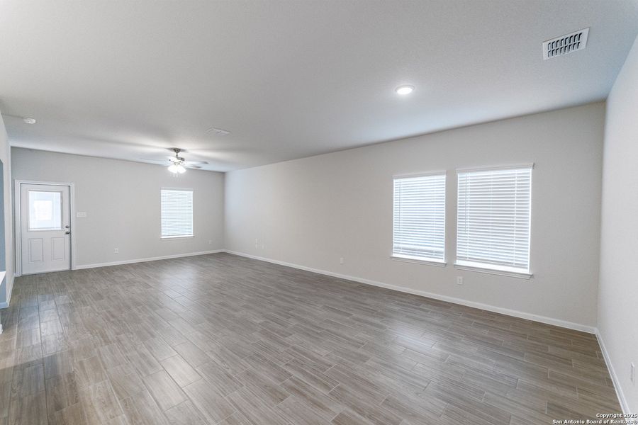 Spacious, unfurnished interior of a new home in Hunter's Ranch, San Antonio (Image 14). Spacious, unfurnished interior of a new home in Hunter's Ranch, San Antonio (Image 14).