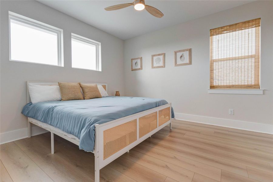 Furnished interior view inside a new home in , Galveston (Image 39).