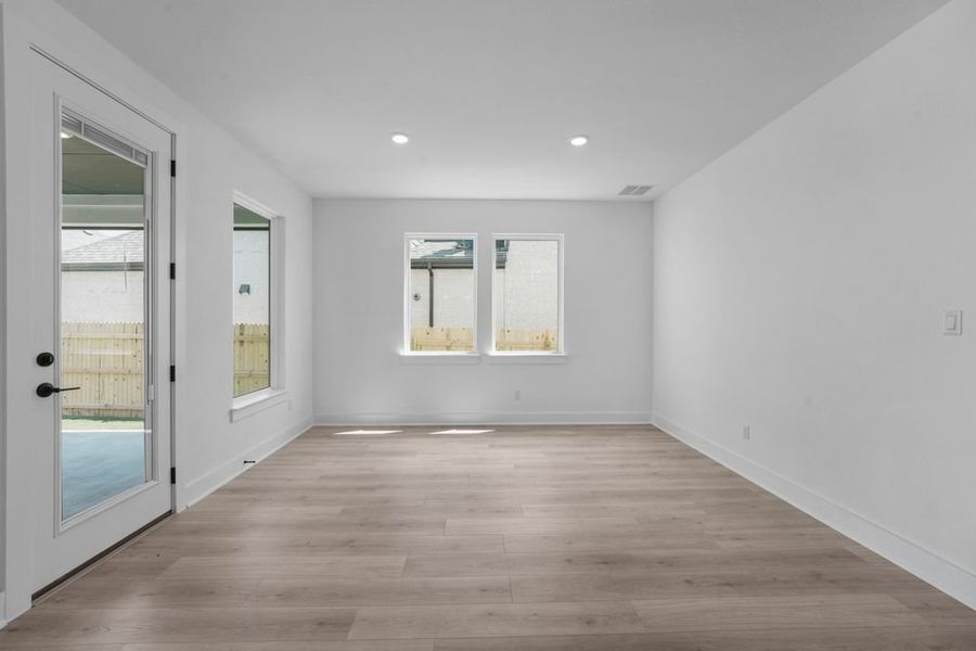 Spacious, unfurnished interior of a new home in Santa Rita Ranch, Liberty Hill (Image 10).