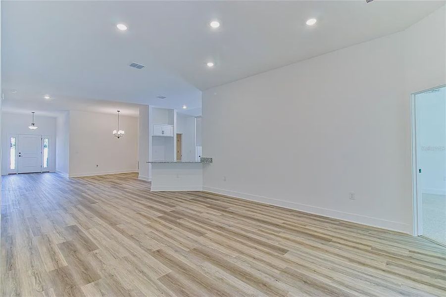 Spacious, unfurnished interior of a new home in Briarwood, Alachua (Image 26).
