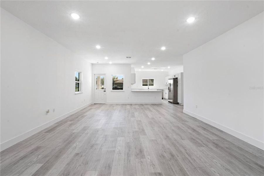 Spacious, unfurnished interior of a new home in , Clermont (Image 29).