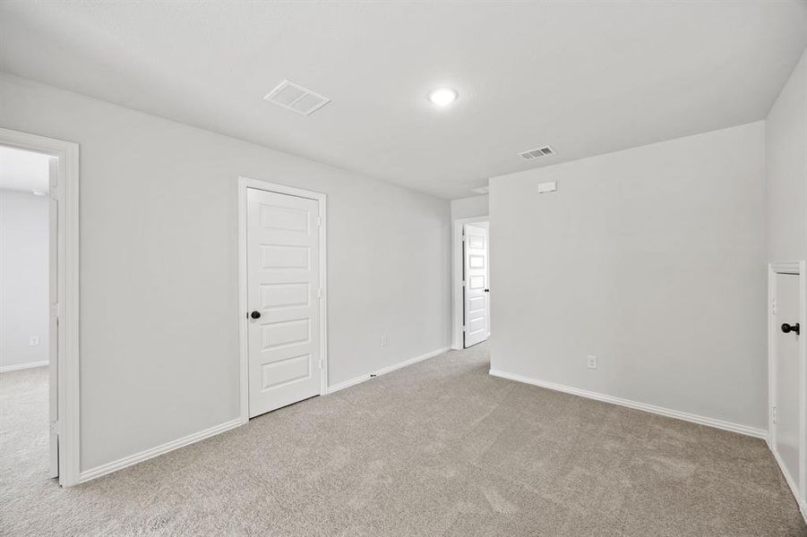 Spacious, unfurnished interior of a new home in Kings Way, Denton (Image 13).