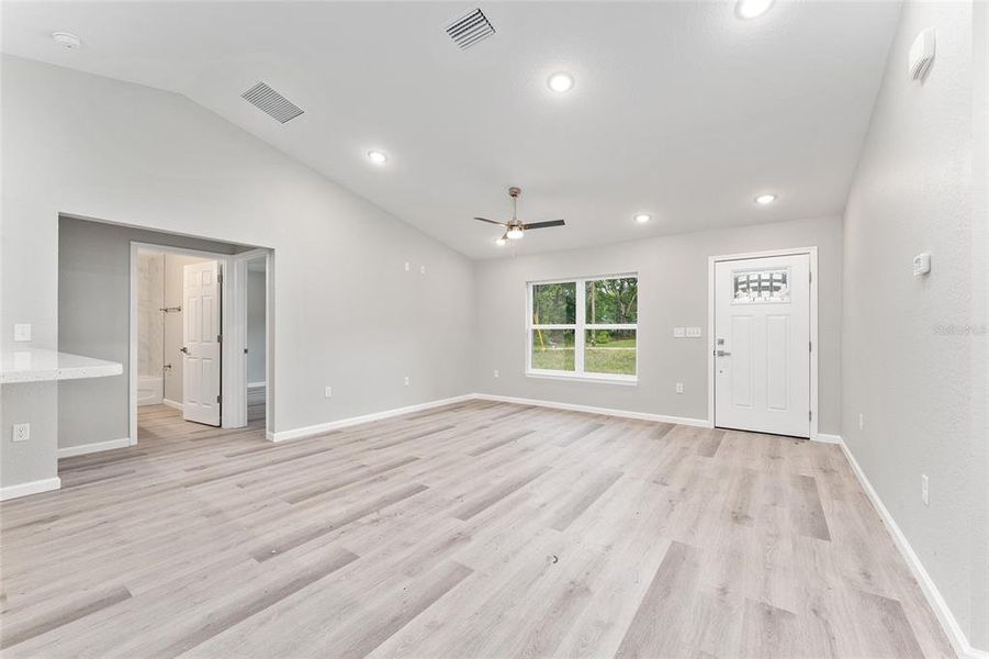 Spacious, unfurnished interior of a new home in , Belleview (Image 11).