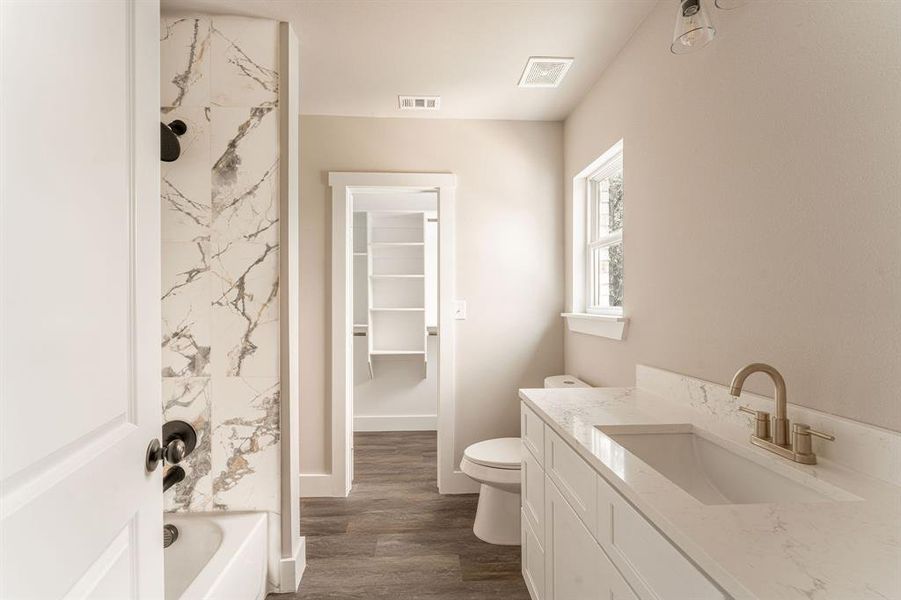 Furnished interior view inside a new home in , Fort Worth (Image 5).