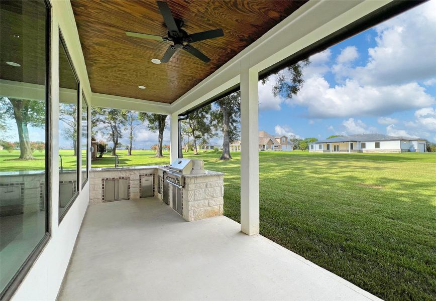 The large backyard with views of that big beautiful Texas sky! The large backyard with views of that big beautiful Texas sky!