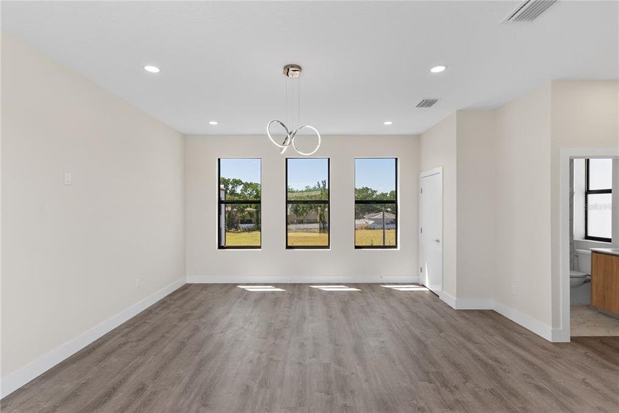 Spacious, unfurnished interior of a new home in , Tampa (Image 36).