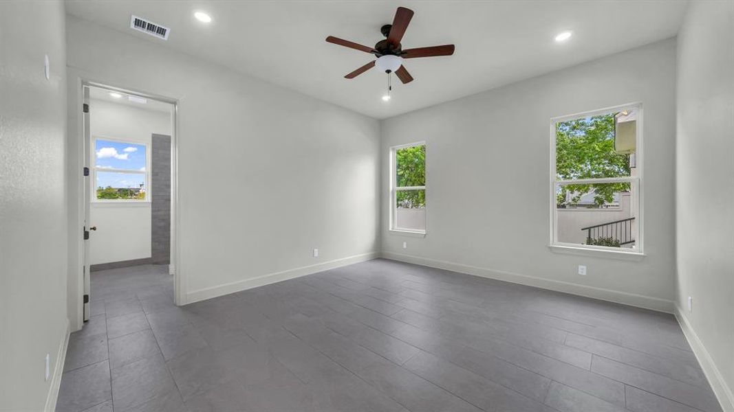 Spacious, unfurnished interior of a new home in , Aledo (Image 28).