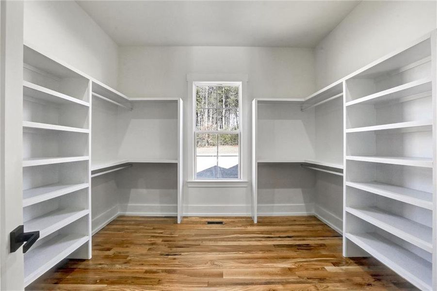 Spacious, unfurnished interior of a new home in , Gainesville (Image 36).