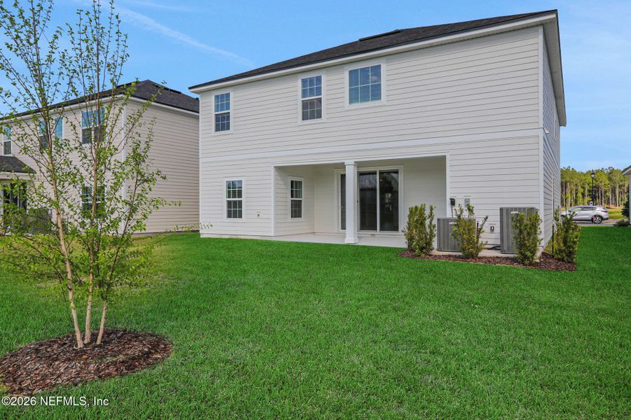 Exterior details and patio area of a home in Amberly, Green Cove Springs (Image 27).
