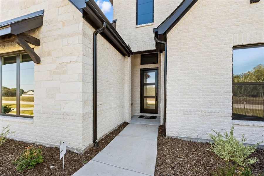 Exterior details and patio area of a home in Rolling Creek Ranch, Aledo (Image 26).