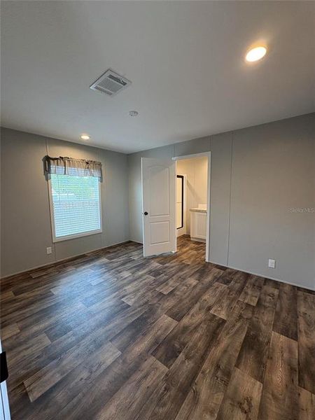 Spacious, unfurnished interior of a new home in , New Port Richey (Image 12).