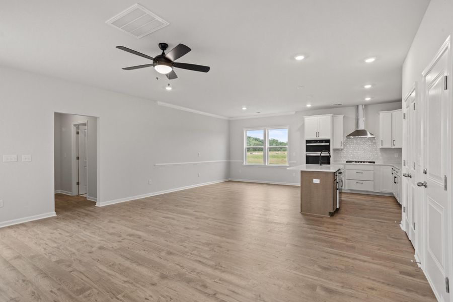 Spacious, unfurnished interior of a new home in , Seneca (Image 26).