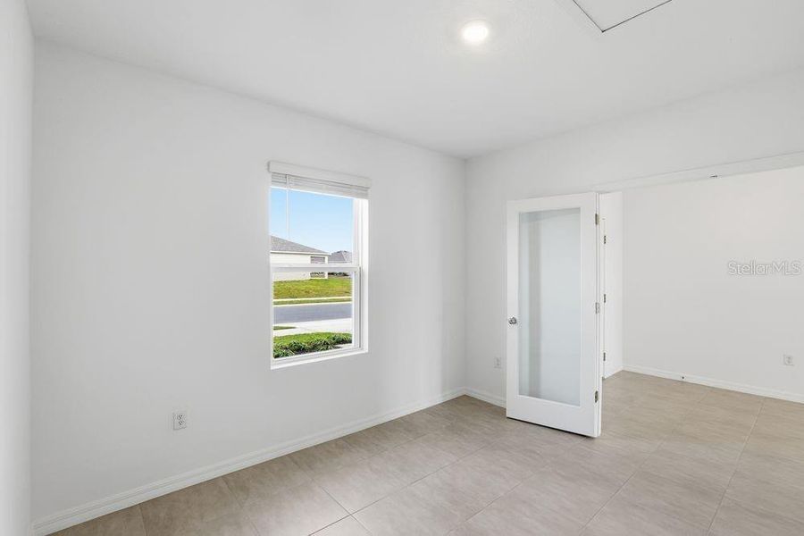 Spacious, unfurnished interior of a new home in Waterstone, Groveland (Image 30).